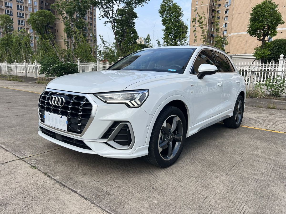 Audi Q3 2022 car image 