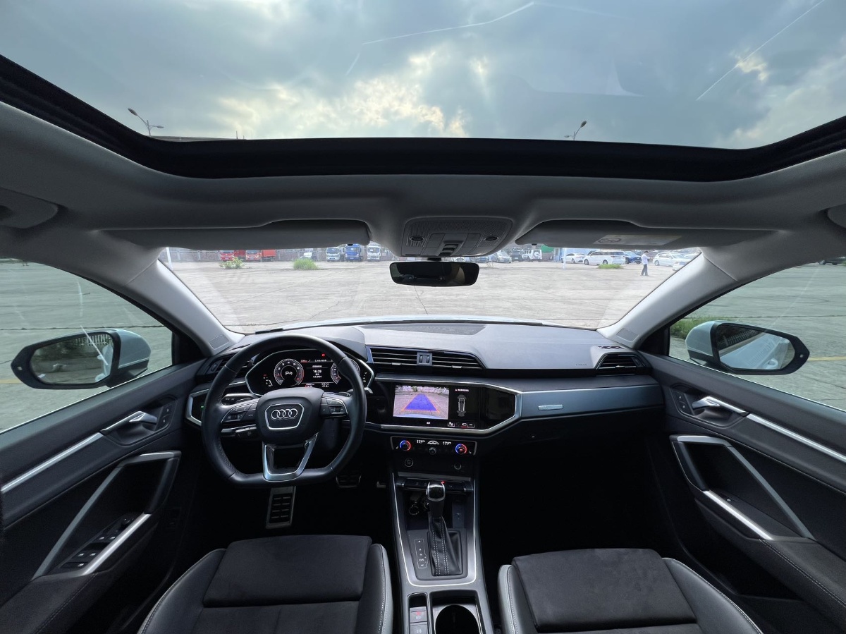 Audi Q3 2022 car image #5