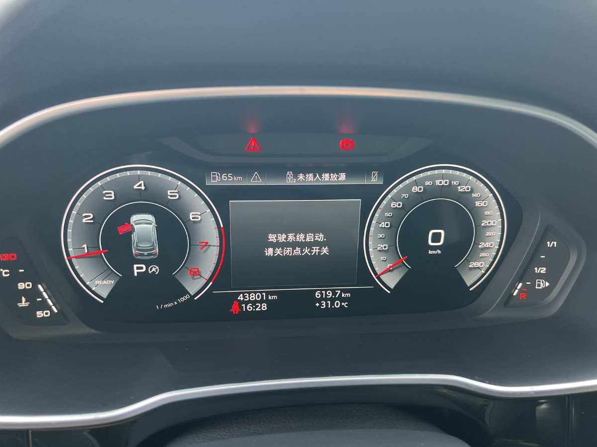 Audi Q3 2022 car image #3