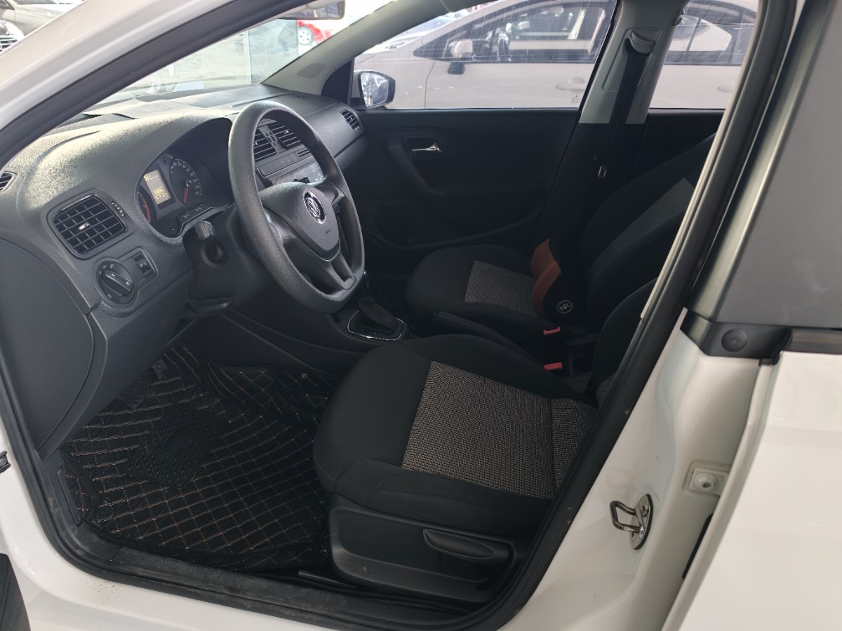 Volkswagen Polo 2018 car image #2