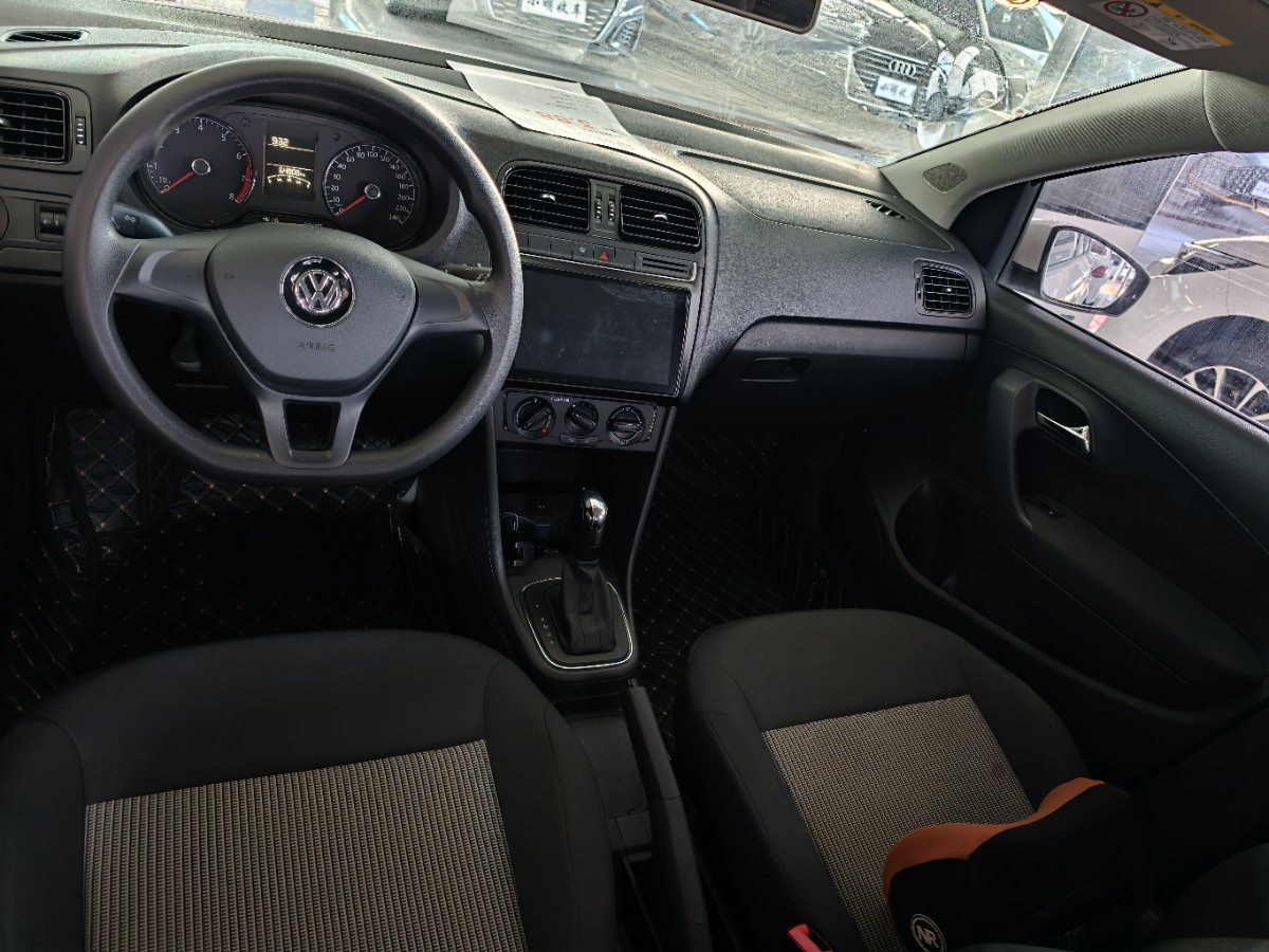 Volkswagen Polo 2018 car image #3