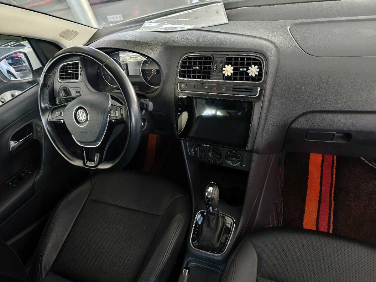 Volkswagen Polo 2020 car image #3