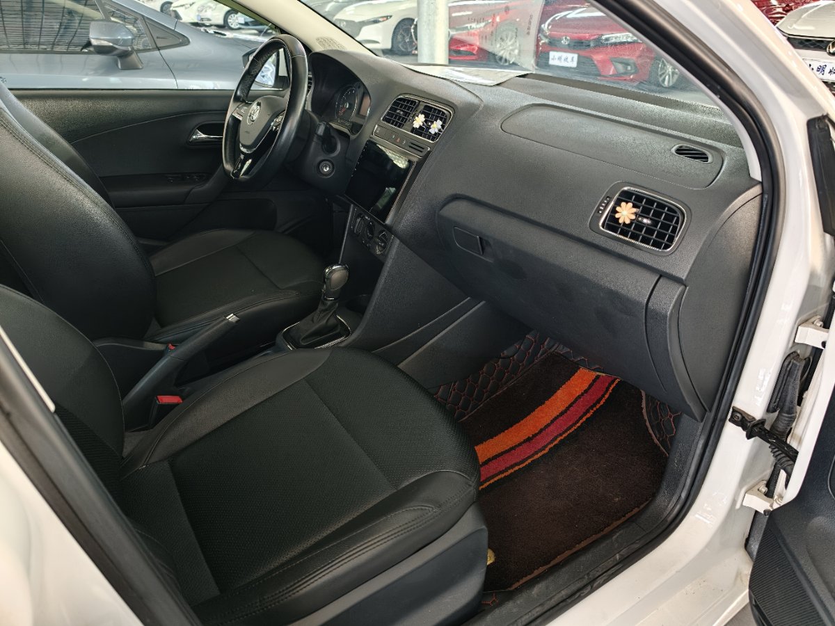 Volkswagen Polo 2020 car image #2
