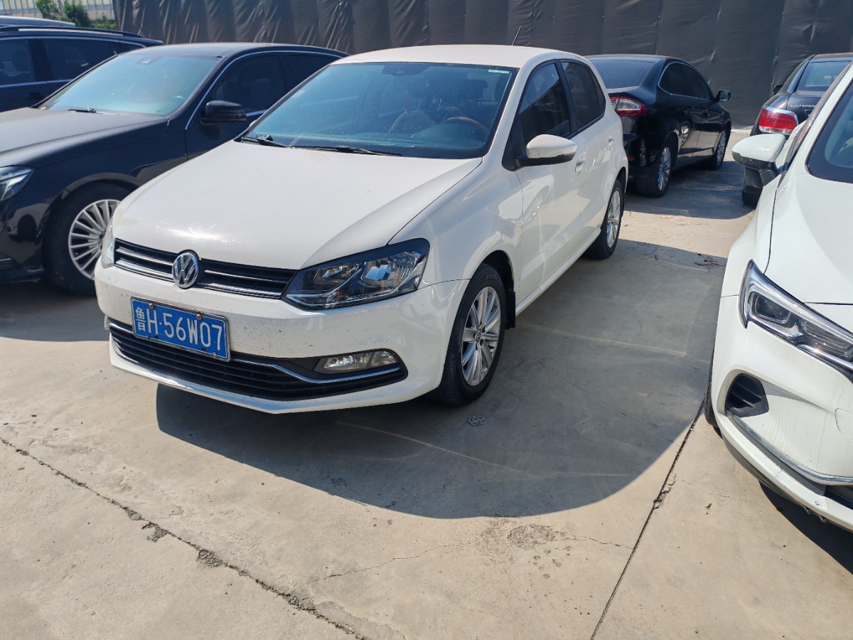 Volkswagen Polo 2015 Volkswagen Polo 2015 car image