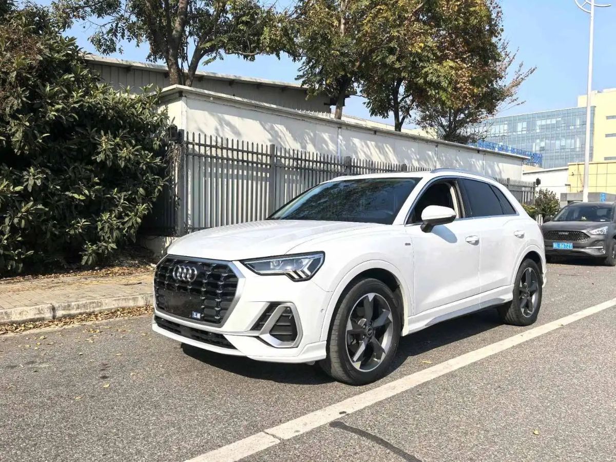 Audi Q3 2023 car image 