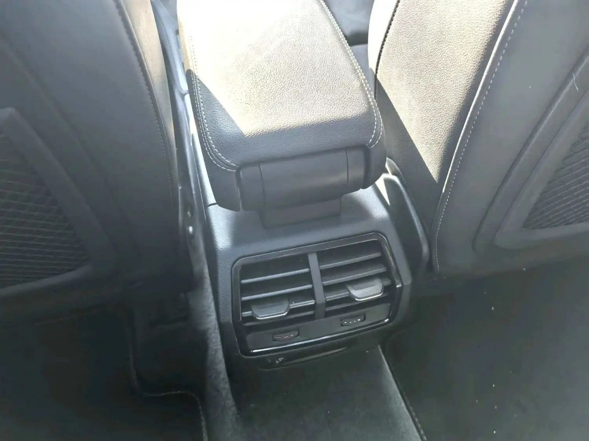 Audi Q3 2023 car image #6
