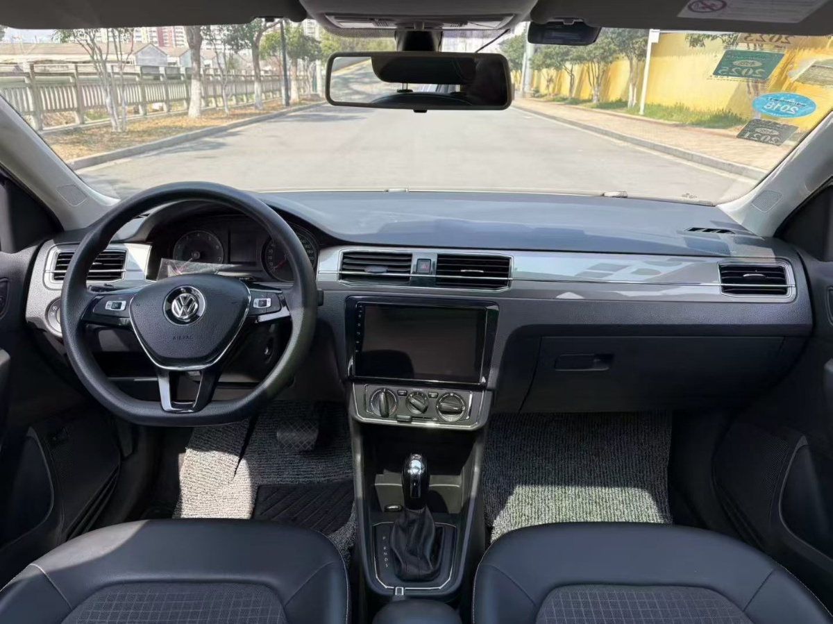 Volkswagen Santana 2017 car image #5