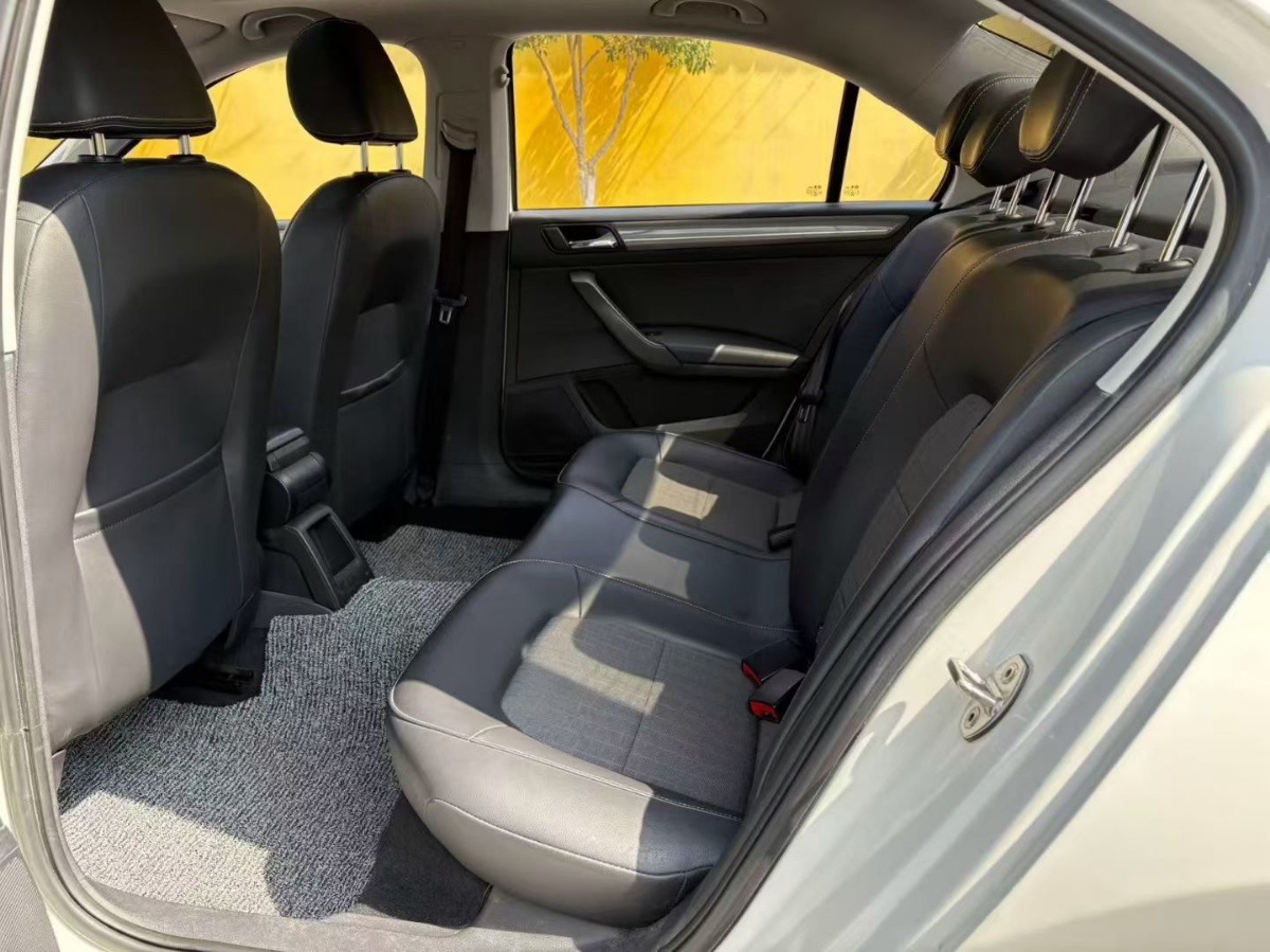 Volkswagen Santana 2017 car image #6