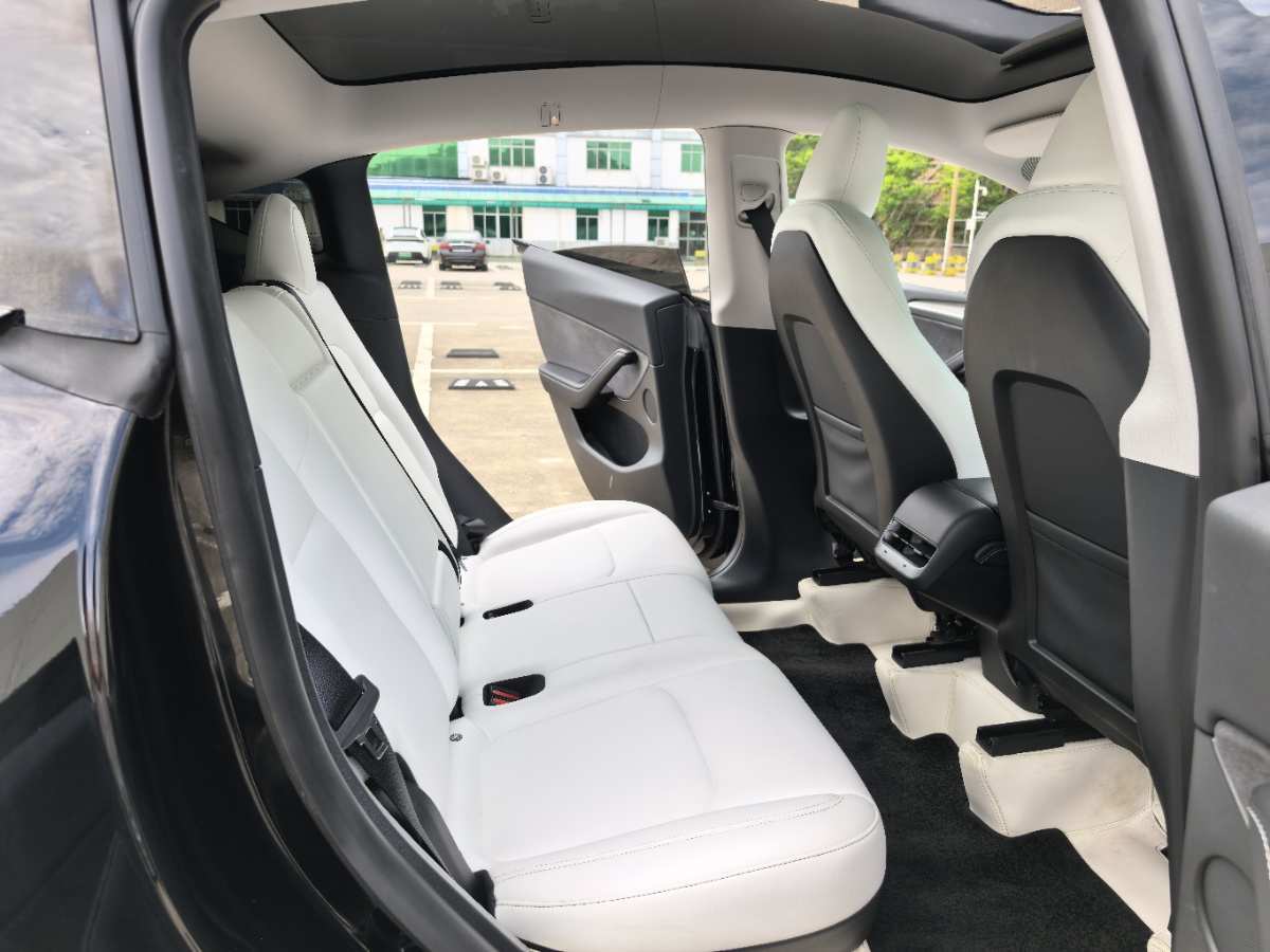 Tesla Model Y 2024 #8 Tesla Model Y 2024 car image #8