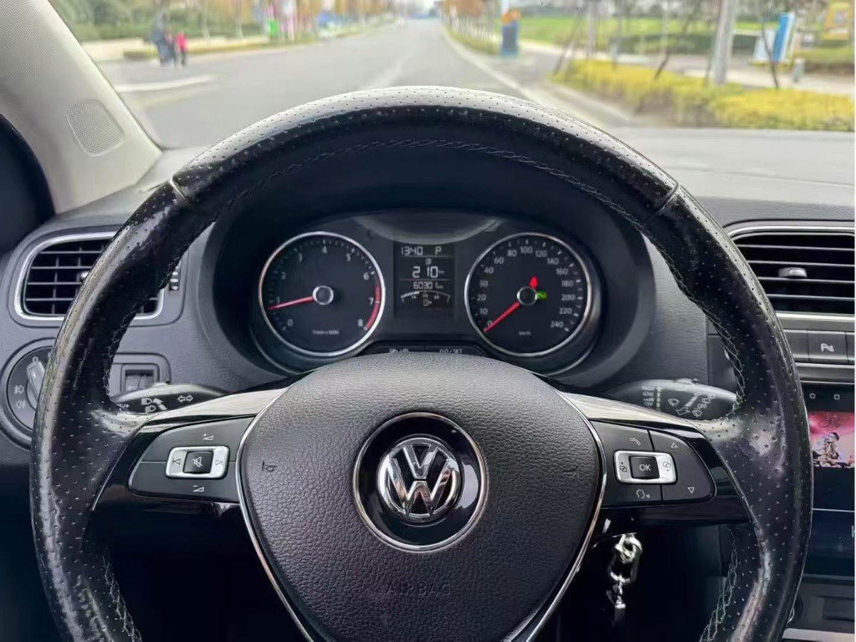 Volkswagen Polo 2014 #3 Volkswagen Polo 2014 car image #3