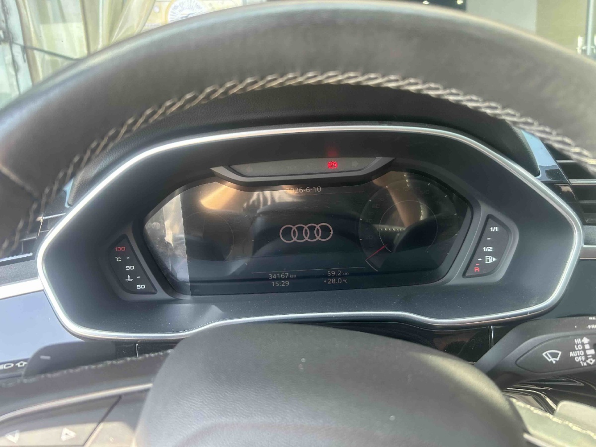 Audi Q3 2023 car image #4