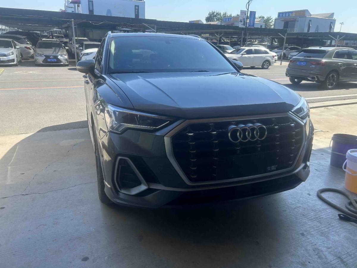 Audi Q3 2023 car image 
