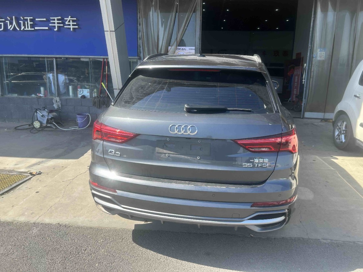 Audi Q3 2023 car image #5