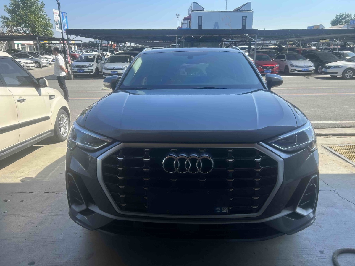 Audi Q3 2023 car image #2