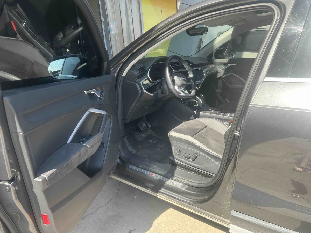 Audi Q3 2023 car image #6