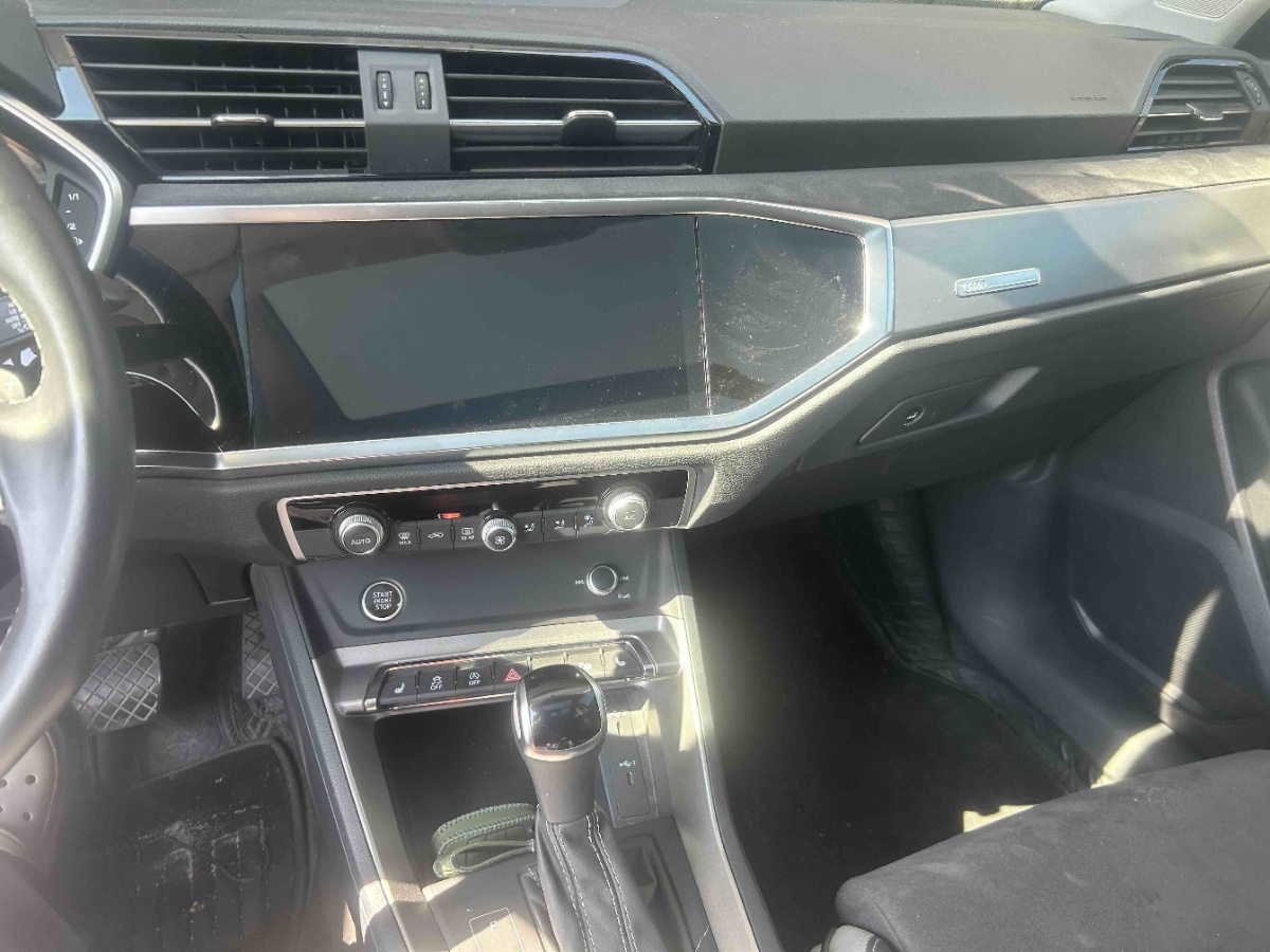 Audi Q3 2023 car image #7