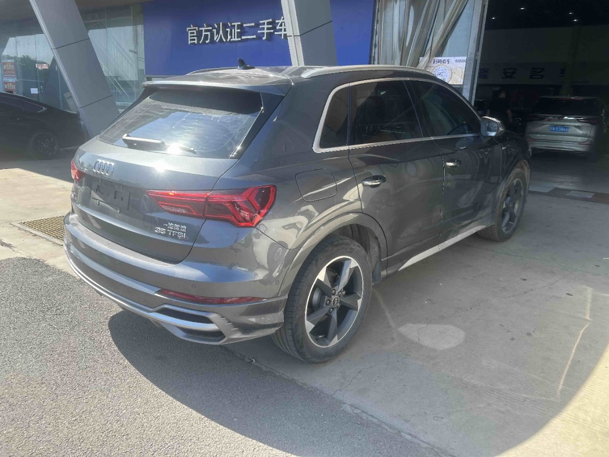 Audi Q3 2023 car image #3