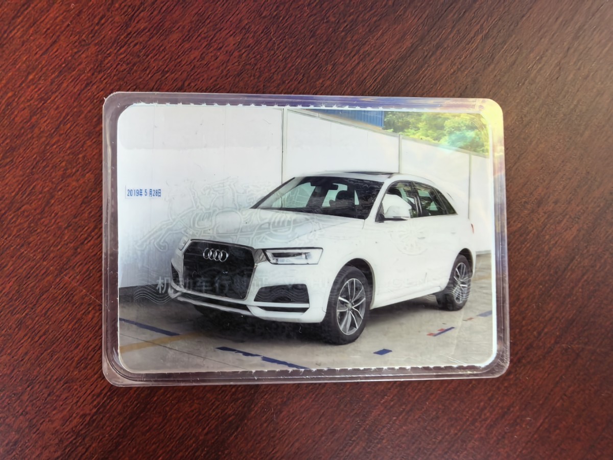 Audi Q3 2019 car image #12