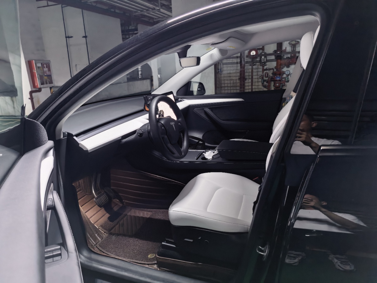 Tesla Model Y 2022 car image #6