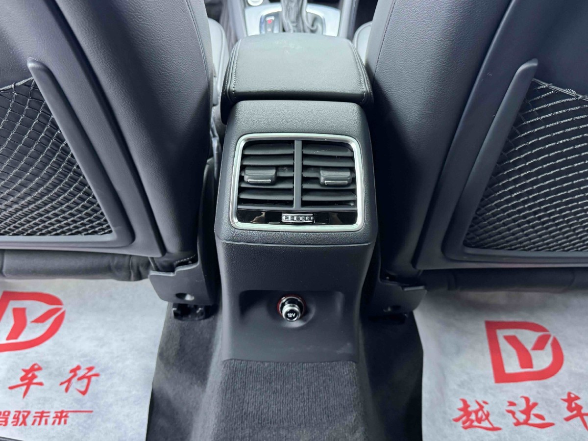 Audi Q3 2017 car image #9