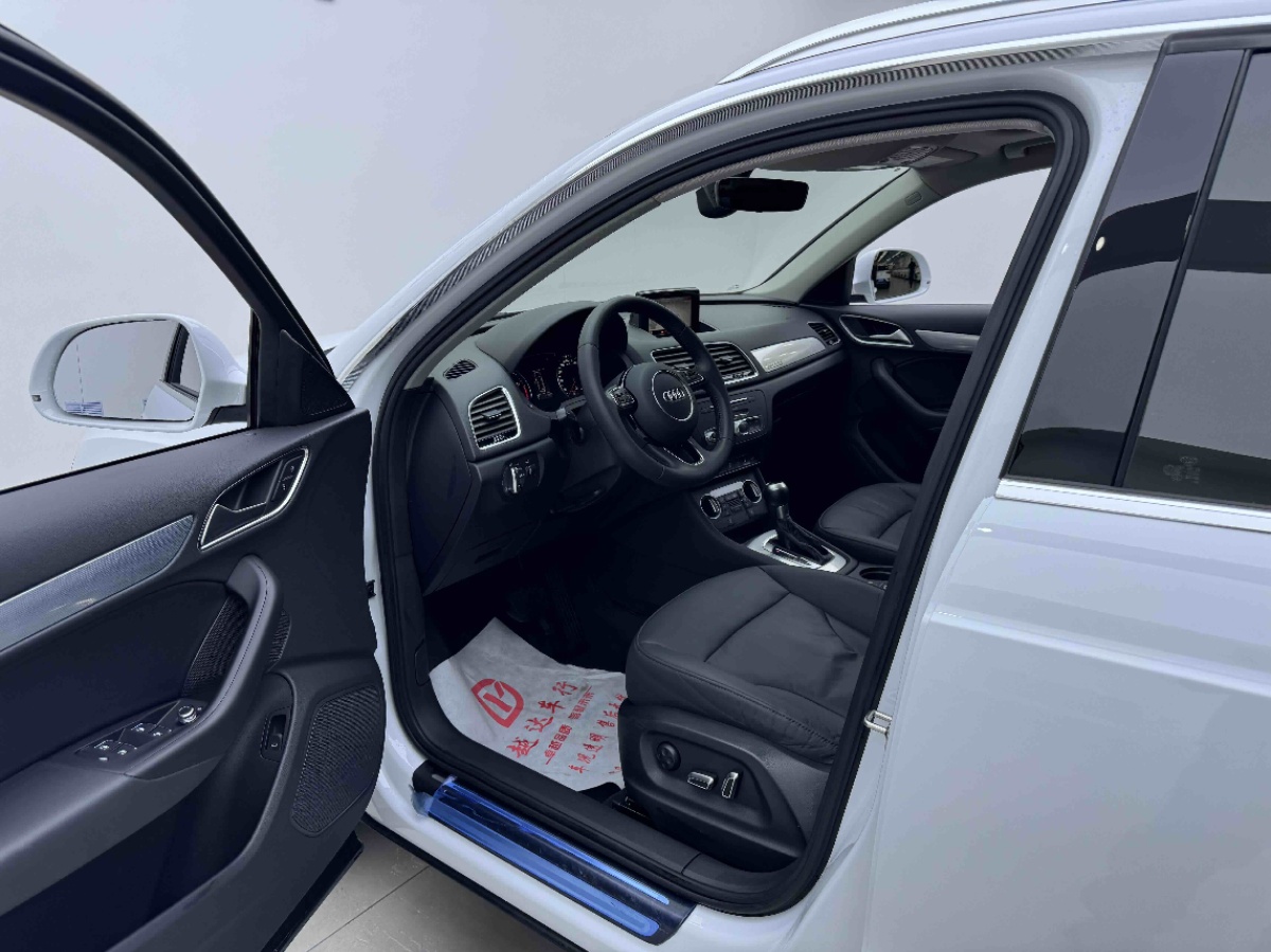 Audi Q3 2017 car image #5