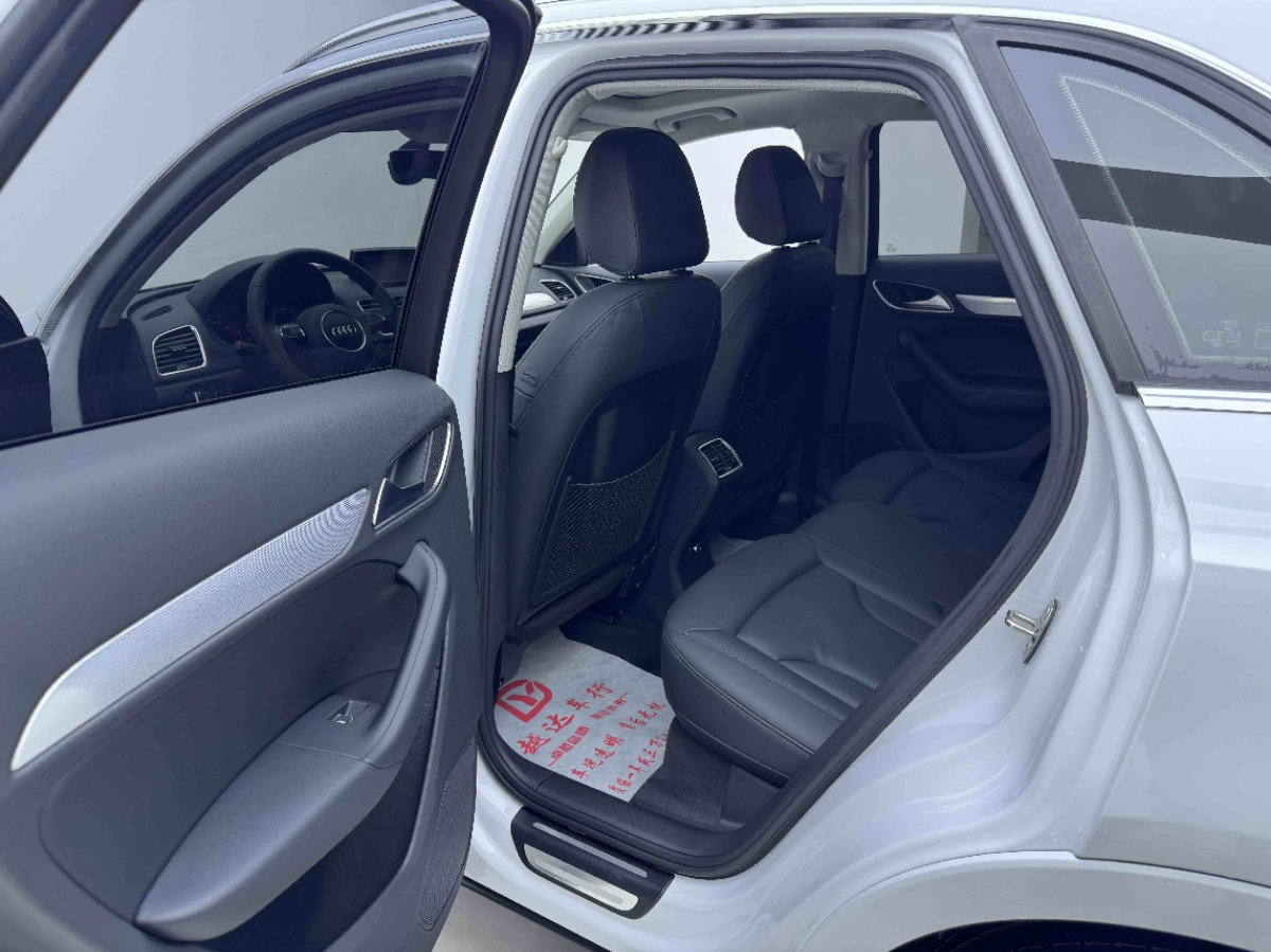 Audi Q3 2017 car image #6