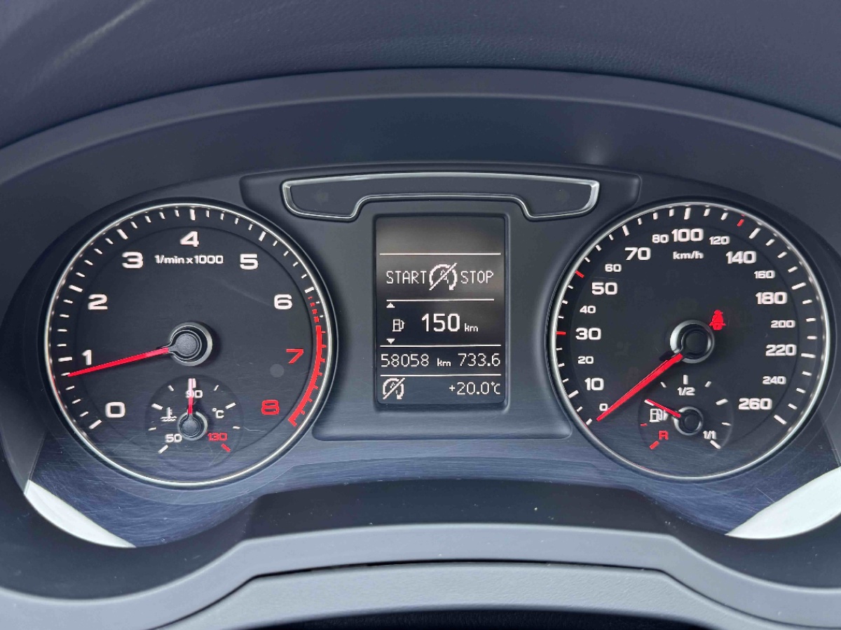 Audi Q3 2017 car image #7