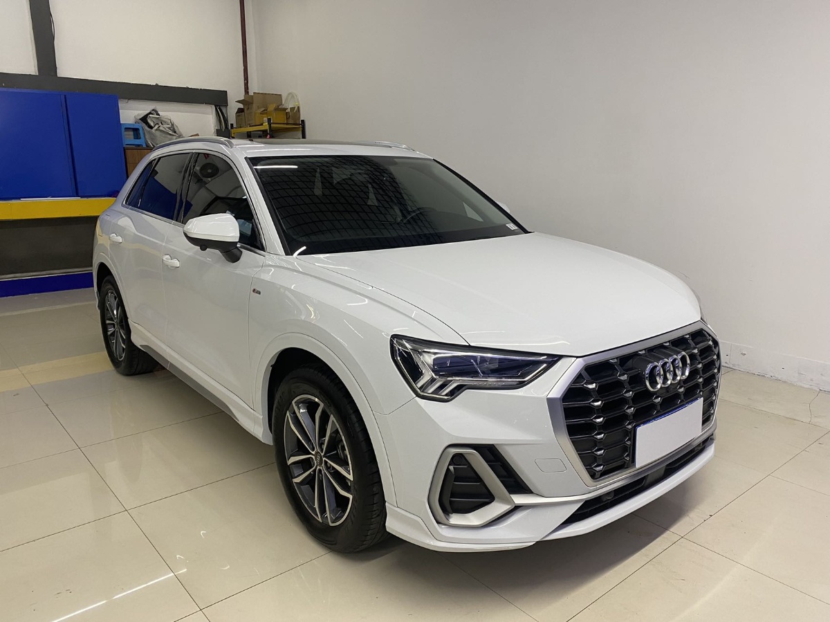Audi Q3 2022 car image #3