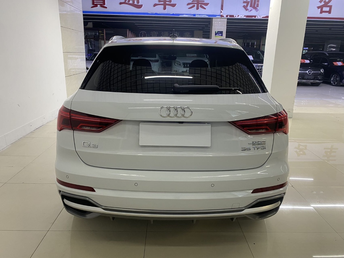 Audi Q3 2022 car image #5