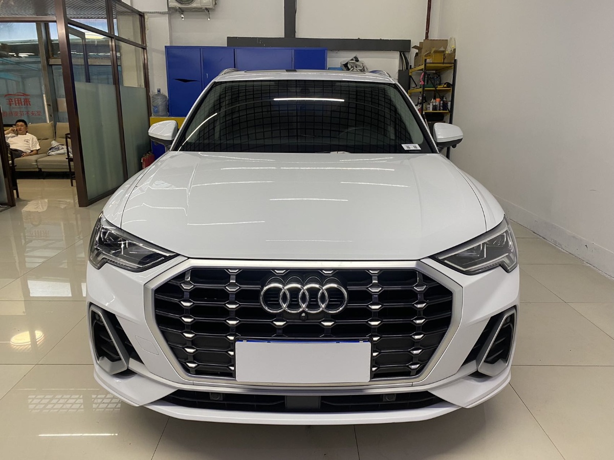 Audi Q3 2022 car image #2