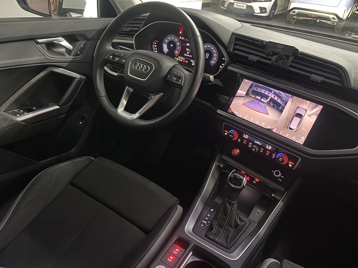 Audi Q3 2022 car image #11