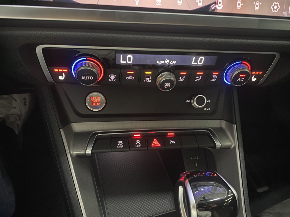 Audi Q3 2022 car image #8