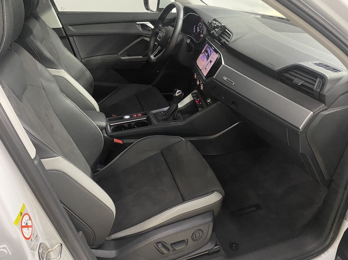 Audi Q3 2022 car image #12