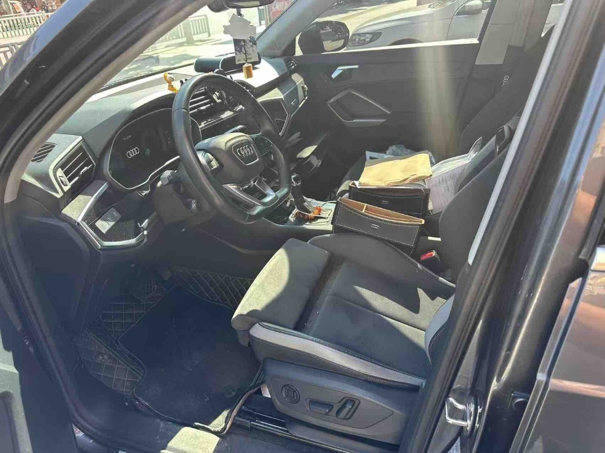 Audi Q3 2021 car image #3
