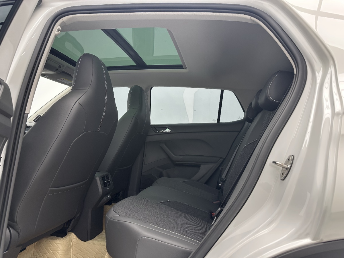 Volkswagen T-Cross 2022 car image #6