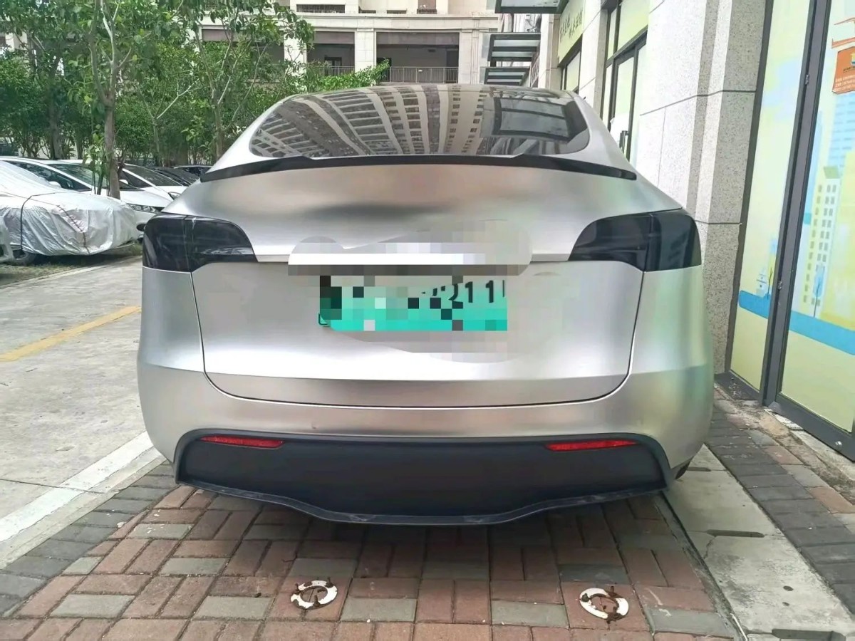 Tesla Model Y 2023 car image #3