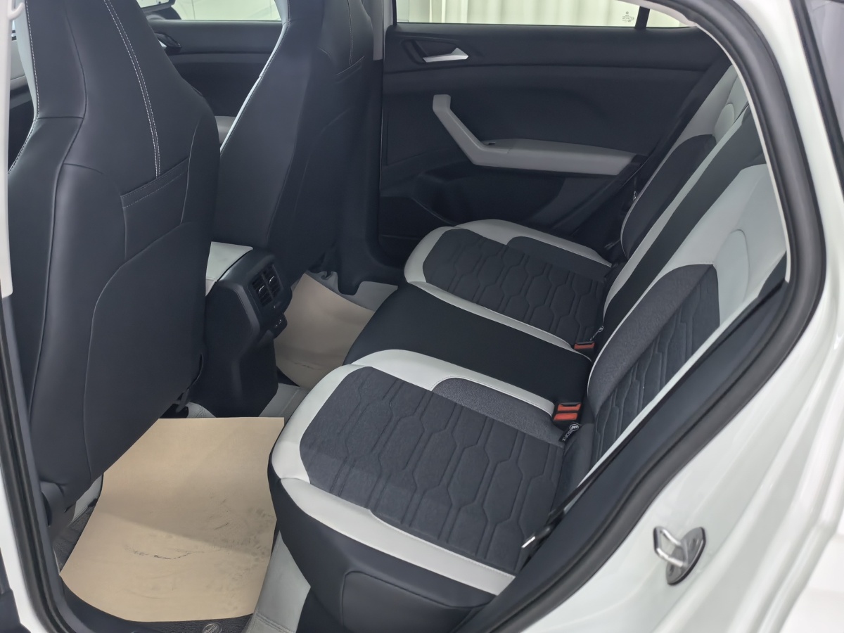 Volkswagen Tharu 2026 car image #5