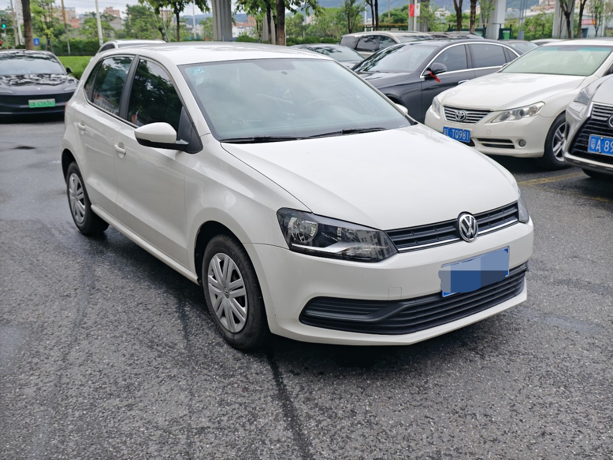 Volkswagen Polo 2019 car image #2