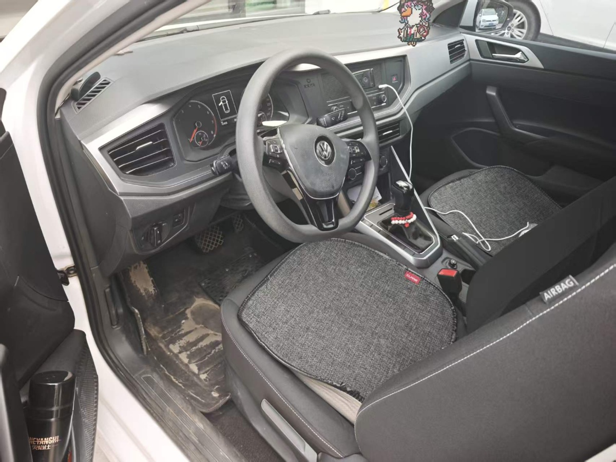 Volkswagen Polo 2019 car image #3