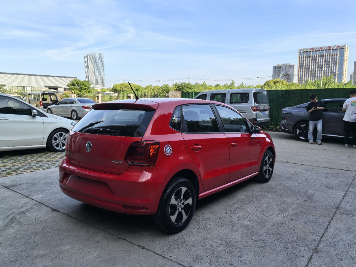 Volkswagen Polo 2016 car image #9