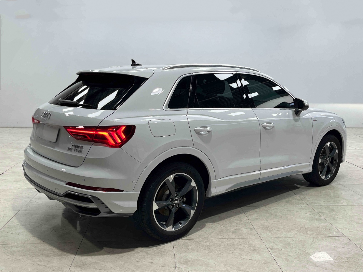 Audi Q3 2022 car image #5