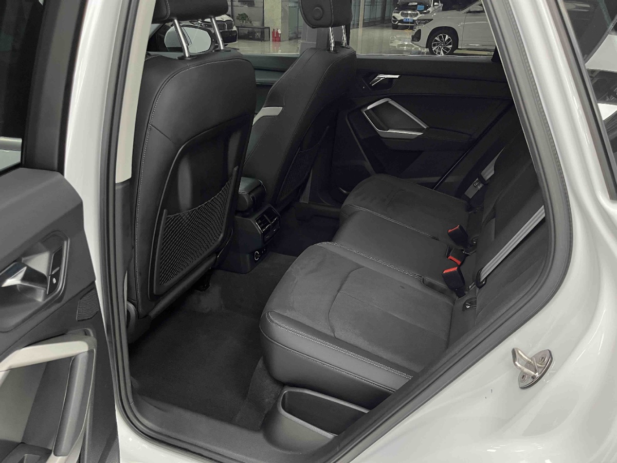 Audi Q3 2022 car image #2
