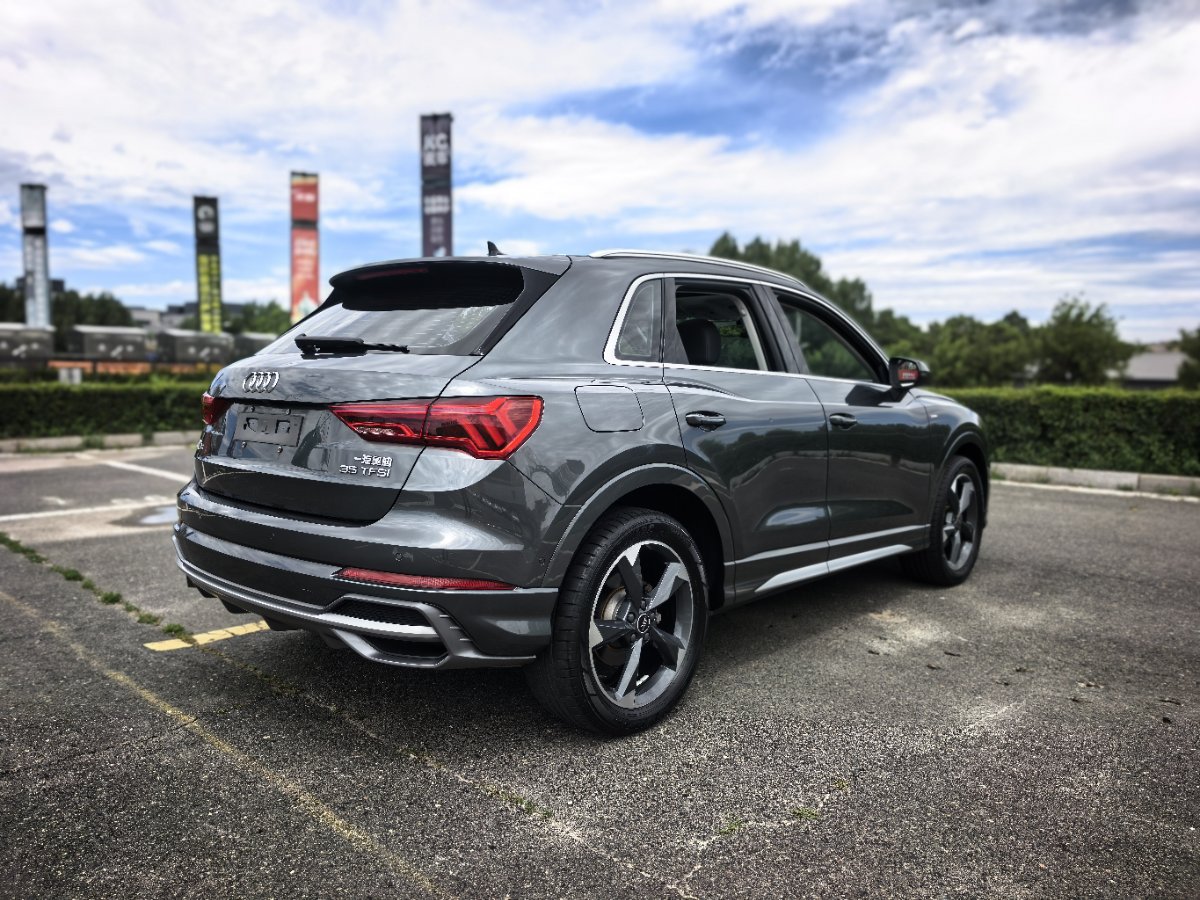 Audi Q3 2022 car image #4