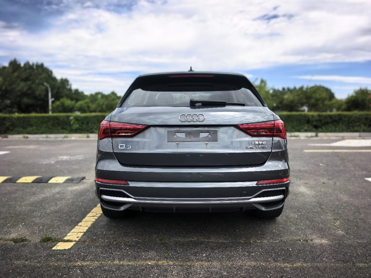 Audi Q3 2022 car image #5