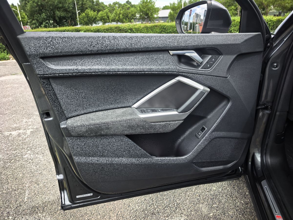 Audi Q3 2022 car image #7