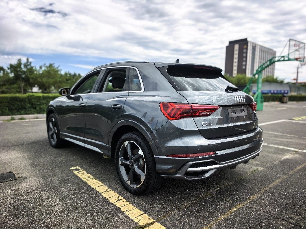 Audi Q3 2022 car image #6