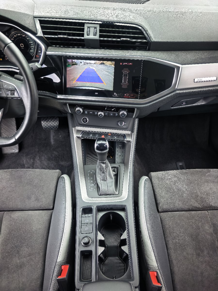 Audi Q3 2022 car image #16
