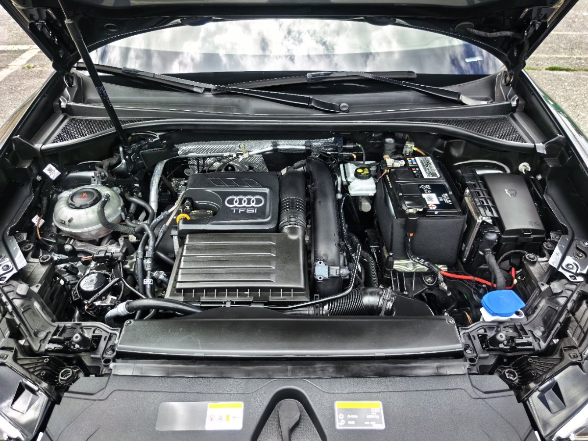 Audi Q3 2022 car image #18