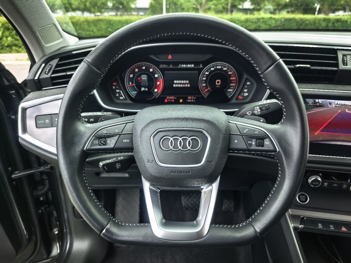 Audi Q3 2022 car image #17