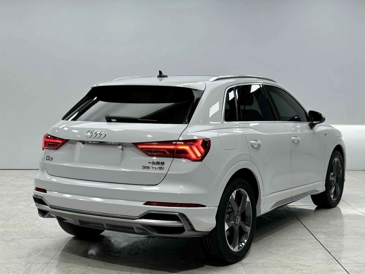 Audi Q3 2022 car image #5